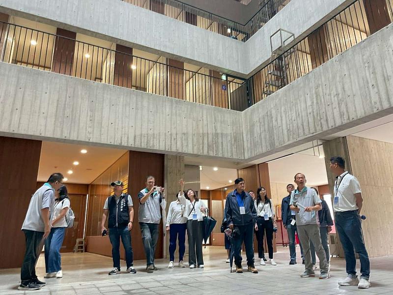 黄坤勝所長說明建築師永恆之丘設計理念