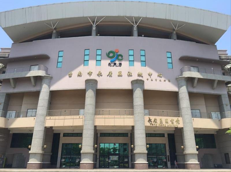 永康區圖書館整建內容將導入自助取書與借書系統、親子友善廁所、現代化多功能空間等設施，全面升級為科技便捷且溫馨舒適的閱讀環境。