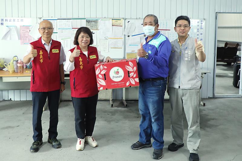 1_黃敏惠市長慰問環保局清潔隊 (2)