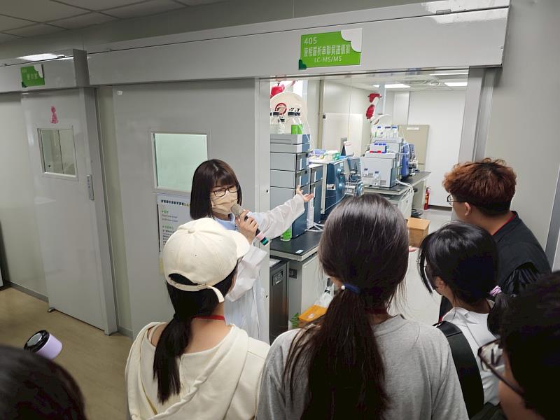 揭開嘉義縣食安大樓檢驗室神秘面紗 結合夏令營推廣食安知識