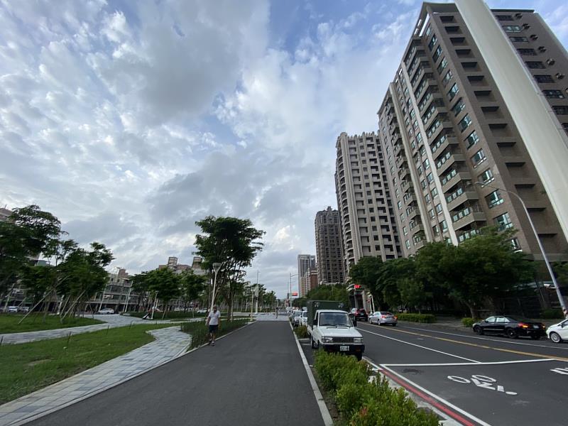台鐵地下化後，舊左營到高雄市區漢神巨蛋、美術館特區車程縮短至大約10分鐘，便利度大大提高。