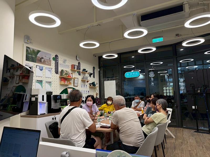 信義房屋內湖店開放「想享時光」空間借用，供社區管委會、鄰里團體舉辦小型會議或交流活動。