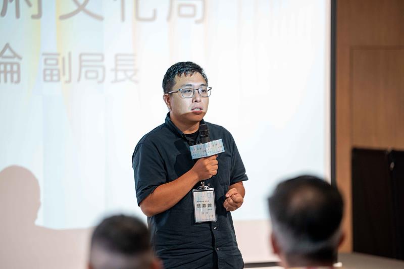 高雄市政府文化局副局長 簡嘉論 於活動開場致詞，強調跨域合作與虛擬製作培訓將成為高雄文創升級的關鍵，盼藉文策院資源加速在地產業鏈整合。