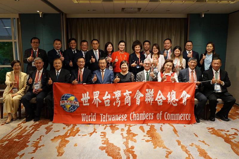 世總第31屆回國訪問團合影