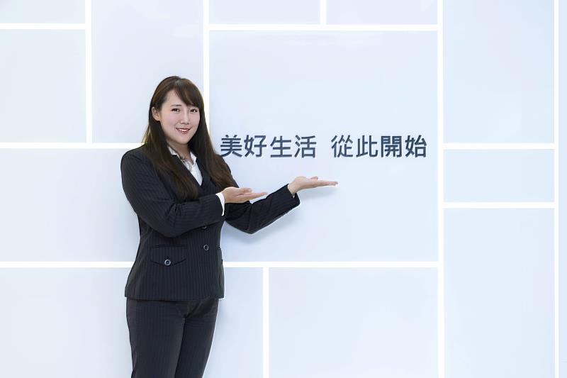 永慶房屋資深店長許芝瑜將自己的經驗無私分享給新上任店長,傳遞共好成長的優良企業文化。
