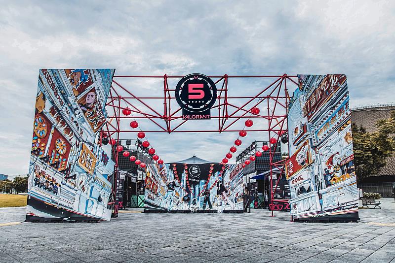 台灣大哥大於《特戰英豪》5週年之際，攜手Riot Games 於7月11至13日、7月18至20日在圓山花博打造「《特戰英豪》5週年實體夜市」。
