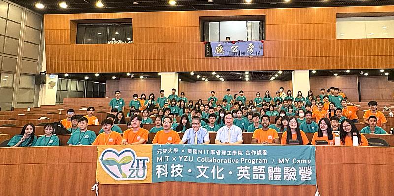 高中組開幕式團體照
