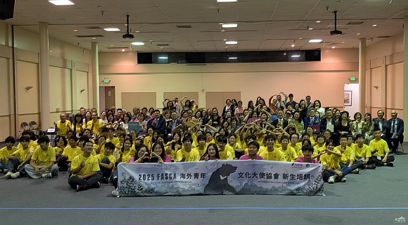 2025年洛杉磯海外青年文化大使新生培訓，僑委會副委員長阮昭雄參與結業式
