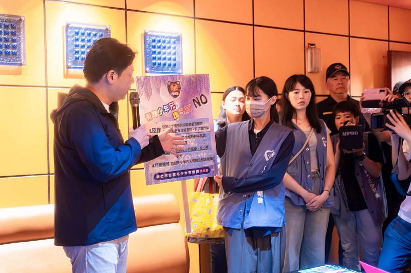 邱臣遠代理市長進行宣導,全力守護青少年安全。