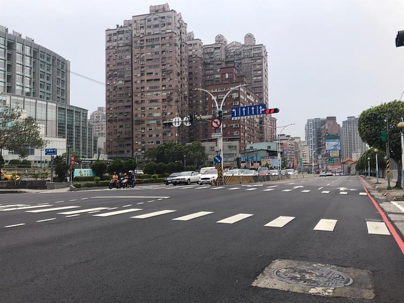 距離台北市一站之隔的竹圍，吸引不少剛需自住客，加上有建設話題，房價有所支撐。