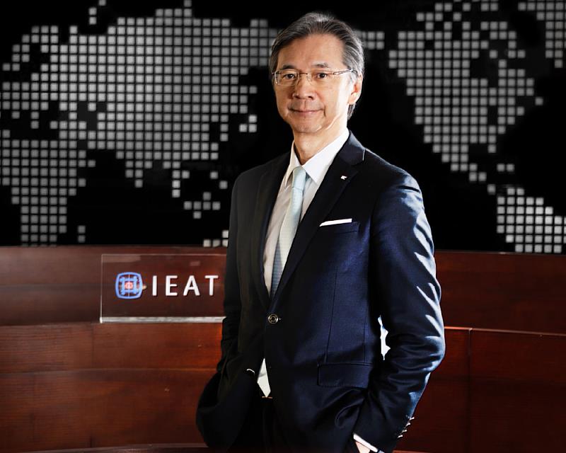 台北市進出口商業同業公會（IEAT）理事長黃教漳，期許台灣產業在全球貿易鏈中持續具備人才競爭力。IEAT／提供