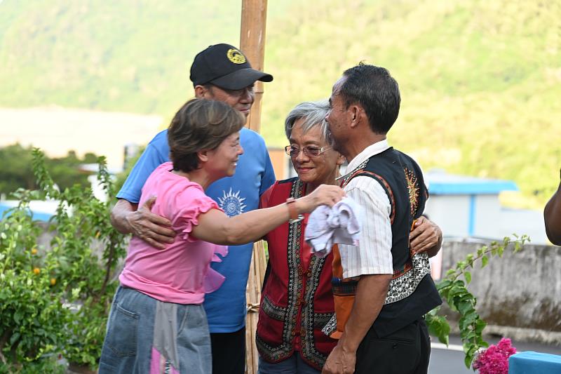 「藝起來我家」庭院分享會首次走進達仁 歌手高偉勛回家唱歌 饒慶鈴參與同樂