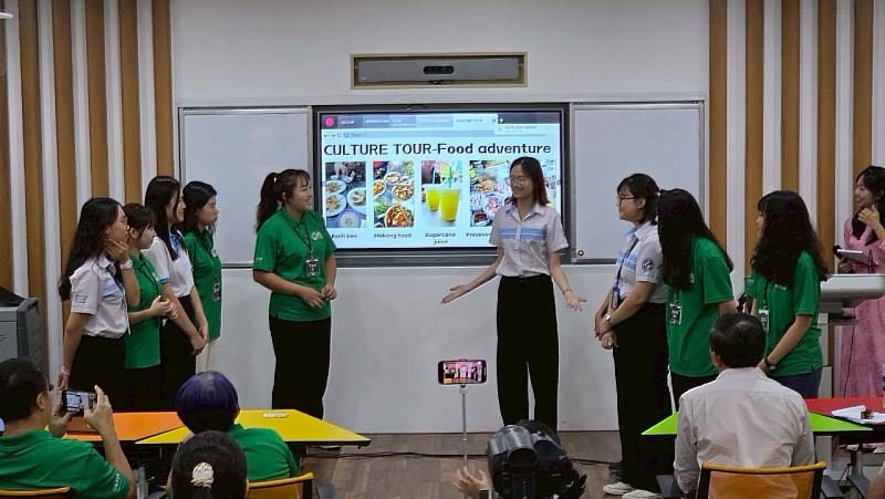 東華大學與胡志明師範大學學生分享文化參訪心得。