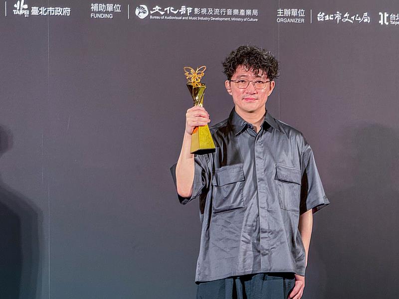 世新廣電系校友徐漢強榮獲最佳導演。(世新大學提供)