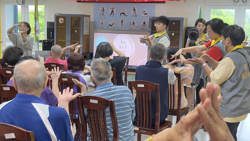「前进社区关怀长者精油活动」