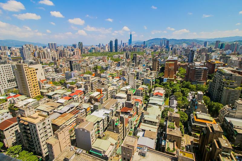 2025年6月全國個人房地合一稅為42.6 億元，比去年同期少35%，永慶房屋指出目前房市仍壟罩觀望氣氛，稅收表現反映出房市景氣轉冷的趨勢。(房市示意圖)
