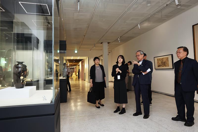 史博館「臺灣蘭花百姿-臺北展」展出強調臺灣特色的漆器工藝蓬萊塗。