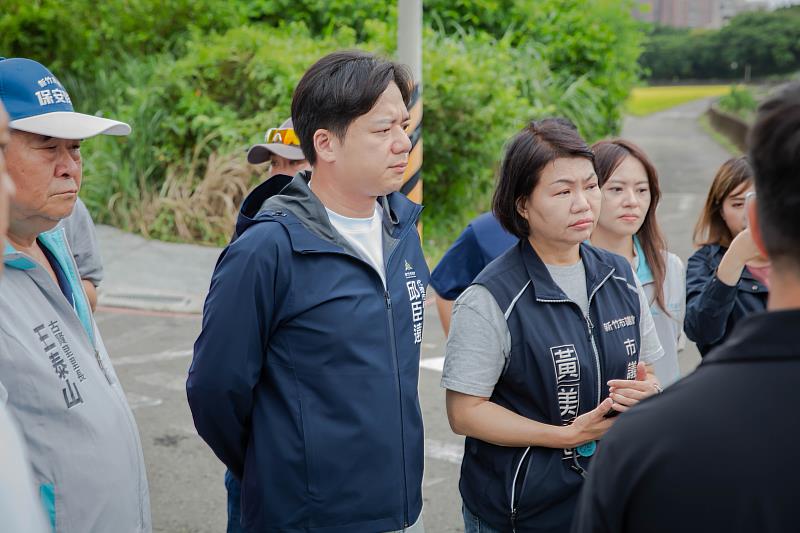 圖2.邱臣遠代理市長今日率團偕同民代視察六甲橋及周邊道路。