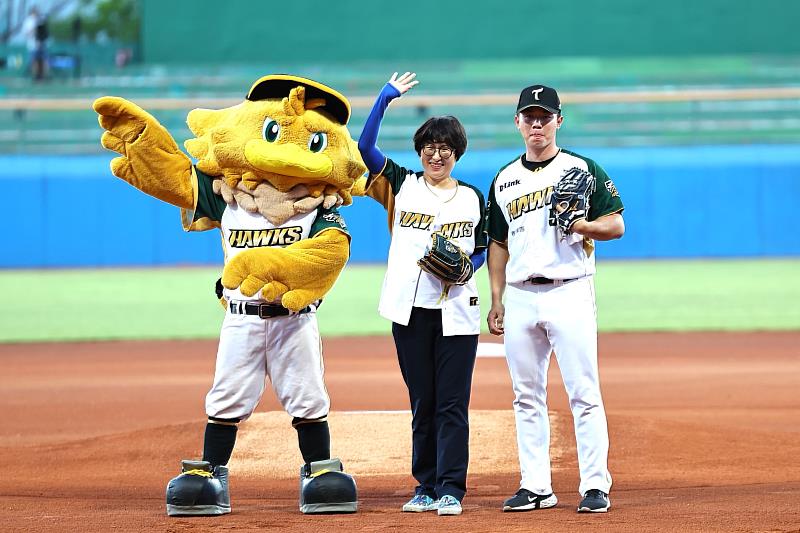 台鋼雄鷹台東主場四場賽事,饒慶鈴縣長爭取縣民回饋票7月27日開放索票!