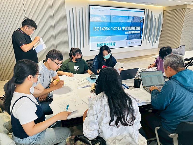 臺東永續力大邁進 縣府輔導33位碳盤查專業人才取得證書