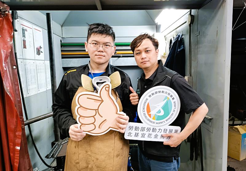 北分署與南港高工共同培訓的冷作職類選手黃子桓(左)二度挑戰全國技能競賽