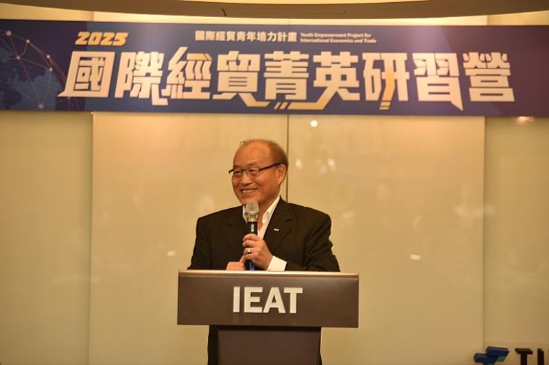 北區IEAT黃文榮秘書長於始業式致詞鼓勵同學