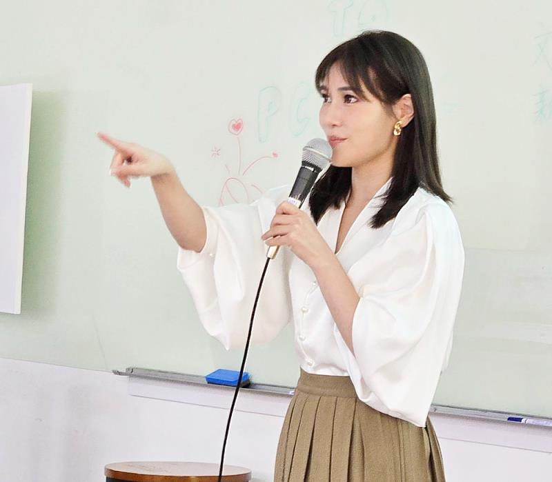 中天新聞台主播張若妤分享主播經驗。
