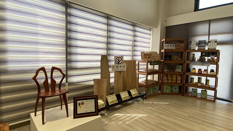 未來在示範基地將提供建材、家具、工藝品等多元國產材板材及產品,以提升在地供應能量,同時扶植微型產業與工藝設計應用。