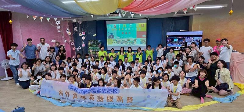 2025海外青年英語營四校聯合開幕活動在華德福實驗學校張慧媛校長溫馨主持下開場