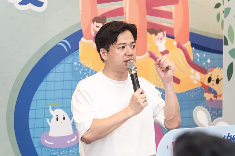 代理市長邱臣遠致詞