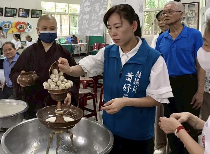 彰化縣議員蕭妤亘到場祈福。(圖由靈鷲山佛教教團提供)