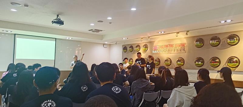 南華大學國企學程以行動落實素養導向教學，並參訪「慶生堂」，王祈晴董事長親自接待並介紹公司發展，與學生對談互動熱烈。