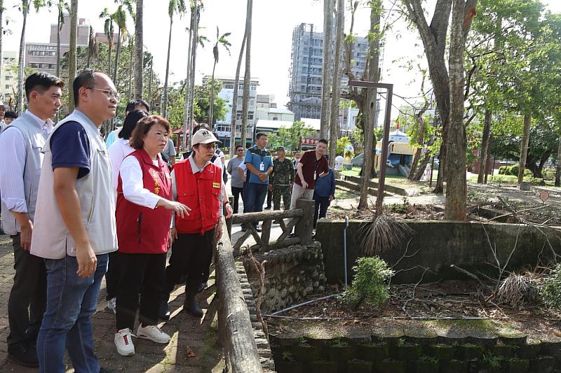 市長與部長一同視察嘉義公園災況