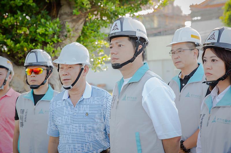 太初玄清宮旁護岸改建完工,接續啟動下游護岸改善工程,代理市長邱臣遠今日率團視察工程進度