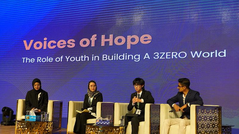 Jing-Wei Huang (second from the right), a student from Chihlee University of Technology, represented Taiwan’s 3ZERO Club and shared his public welfare initiative at the Convention.