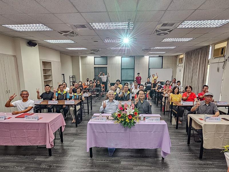 南華大學舉辦「道教論道的化解之道」專題講座，邀請中央研究院李豐楙院士主講，與會人員大合照。