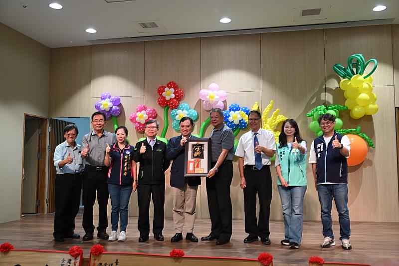 臺東縣農民節大會今熱鬧展開 感謝及表彰125位優秀農友 盼公私協力創造優質農業生產環境