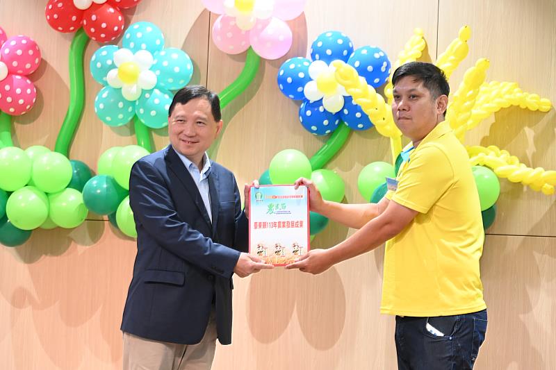 臺東縣農民節大會今熱鬧展開 感謝及表彰125位優秀農友 盼公私協力創造優質農業生產環境