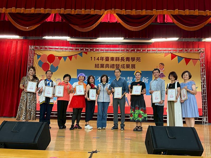 「長青不老,智慧常新」 114年臺東縣長青學苑成果展 饒慶鈴鼓勵長者活躍老化、豐富生活