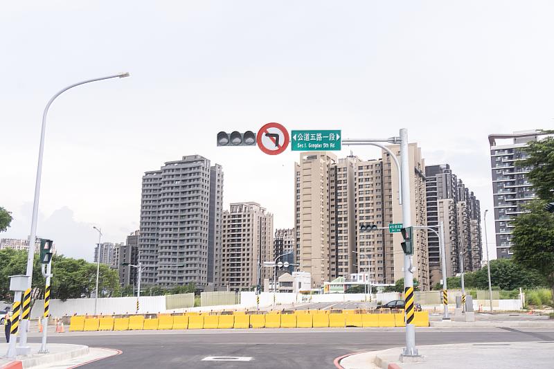 「慈濟路北段銜接慈雲路段」今起正式通車。