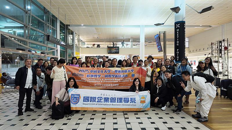 此次澳洲移地教學活動,不僅深化文化大學與邦德大學之間的學術交流與合作,讓國企系學生在國際舞台上汲取知識、拓展視野。