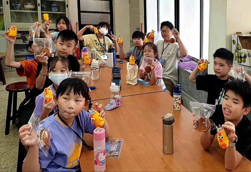 景文科大辦夏令營  陪五堵國小學童歡樂手作烘焙料理