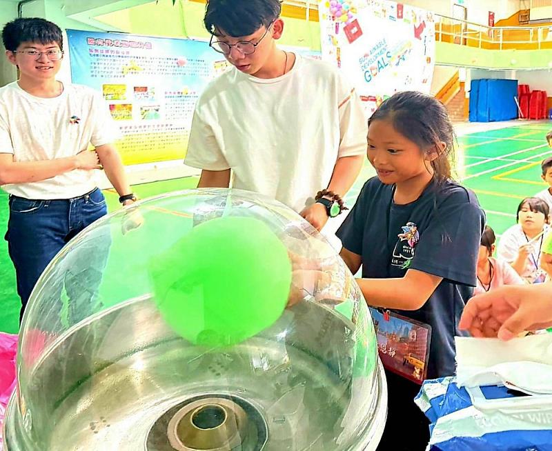 景文科大辦夏令營  陪五堵國小學童歡樂手作烘焙料理