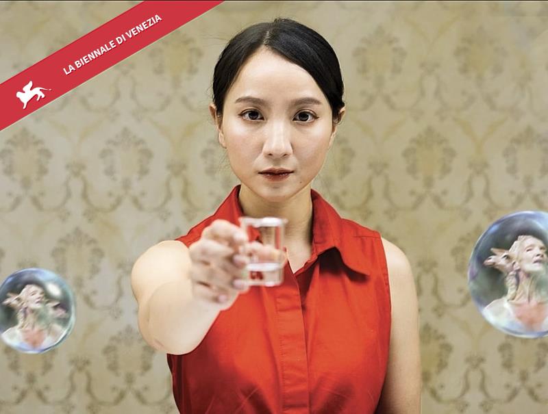 由河床劇團、加拿大 PHI 工作室與希臘歐納西斯文化中心共同製作的作品《之間》，入圍威尼斯影展競賽單元，此作由臺灣當代文化實驗場擔任臺灣演出的合製單位，提供場地孵化此作品，為前期重要的製作協力。圖／河床劇團提供