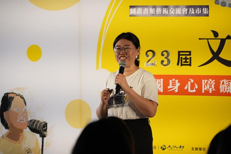 小光點畫廊創辦人李佳鎂分享畫廊如何協助創作者建立個人品牌進入市場