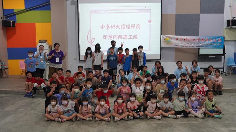 中臺科大印尼國際志工隊「救命小英雄」急救教育推廣活動合影