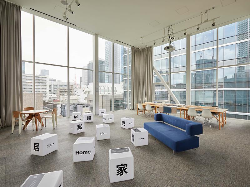 展覽未設定觀賞路徑，保留開放空間特性，讓日本觀眾隨心所欲融入展覽情境中。