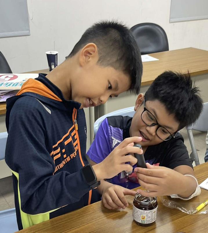 體驗營學童活動照。