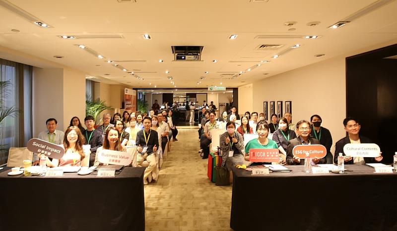 論壇活動合影。左起勤業眾信副總經理莊于葶、TVBS GOOD永續影響力總監賴盈文、文策院ESG for Culture影響力中心主任李又芳、采鈺科技人力資源處處長游智閔、果陀劇場行銷部總監游正民。