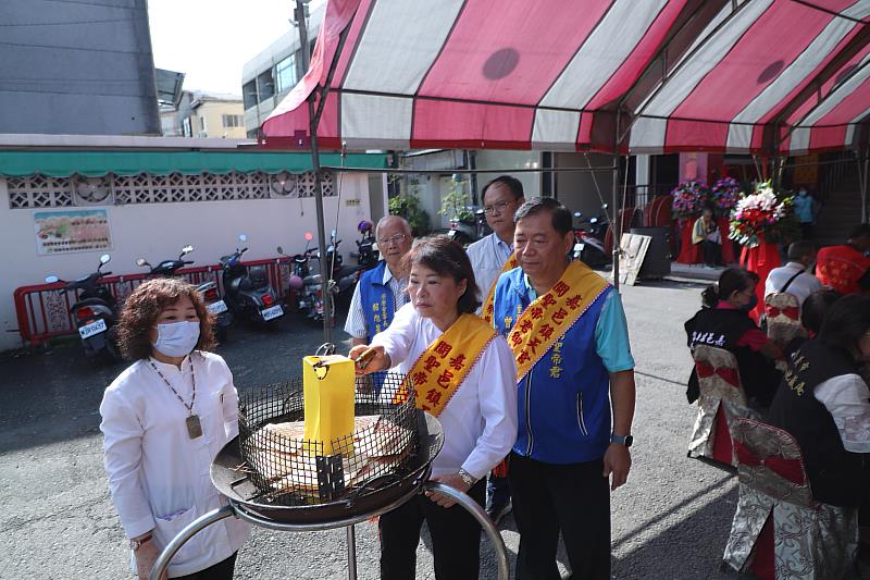 0_嘉邑鎮天宮武哲天皇關聖帝君聖誕祝壽大典 黃敏惠市長祈願災後順利復原 國泰民安 (3)